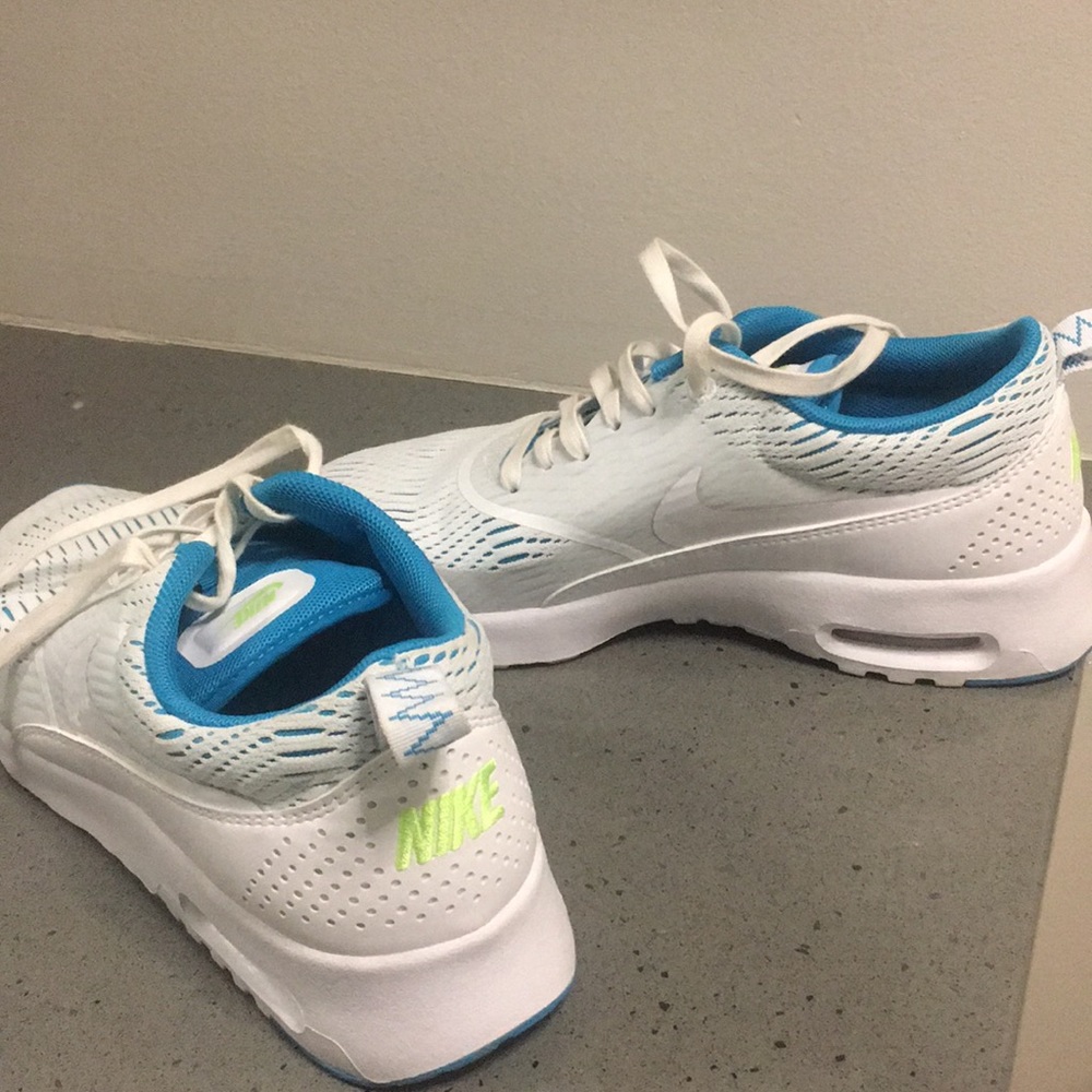 Nike sneakers women’s 7.5